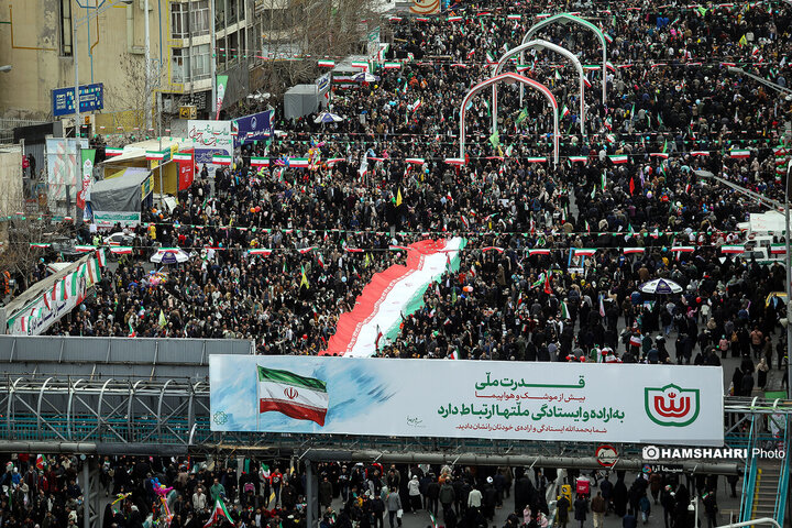 حضور پرشور مردم تهران در راهپیمایی ۲۲ بهمن