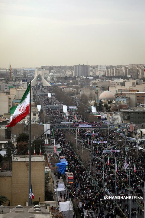 حضور پرشور مردم تهران در راهپیمایی ۲۲ بهمن