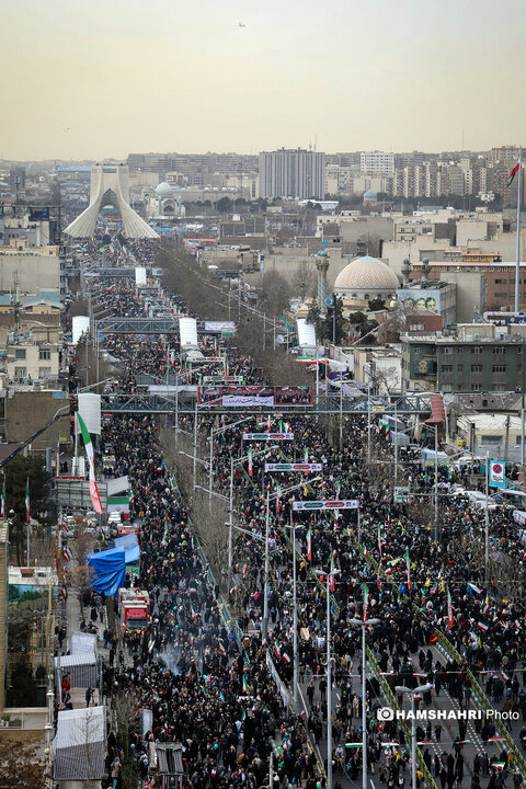 حضور پرشور مردم تهران در راهپیمایی ۲۲ بهمن