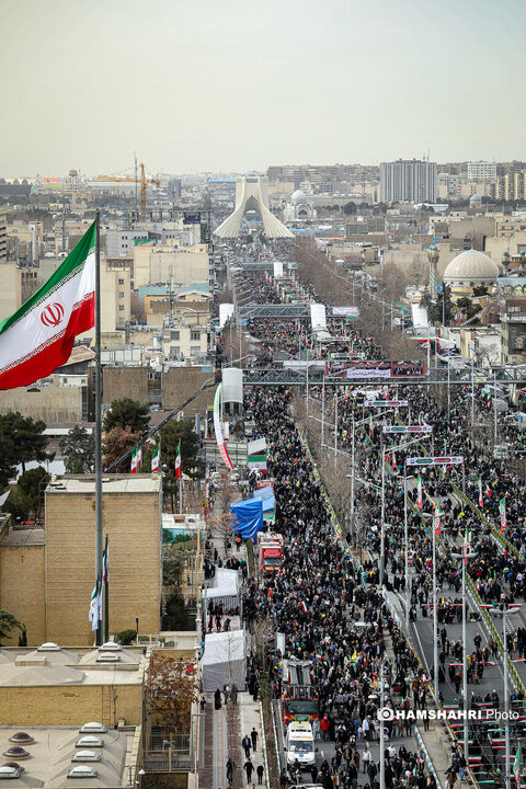 حضور پرشور مردم تهران در راهپیمایی ۲۲ بهمن