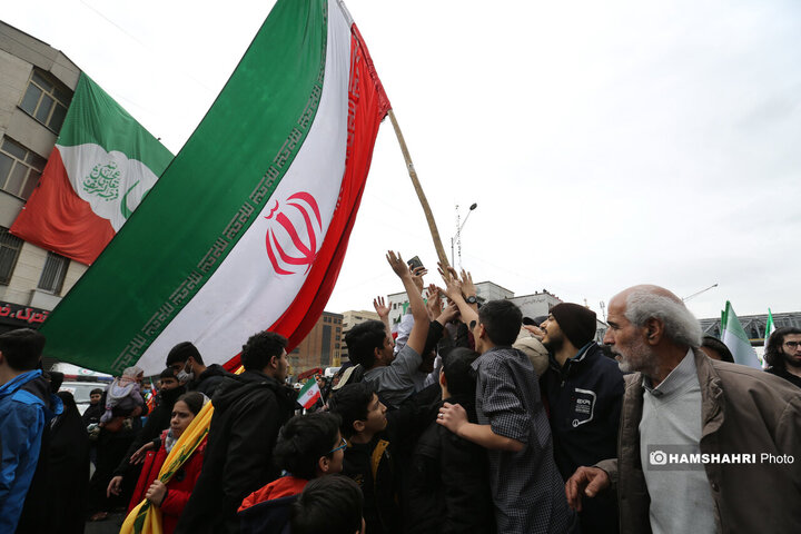 حضور پرشور مردم تهران در راهپیمایی ۲۲ بهمن-2