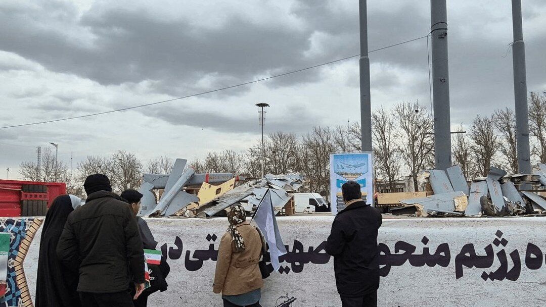 رونمایی از پهپادهای ساقطشده اسرائیلی در راهپیمایی ۲۲ بهمن