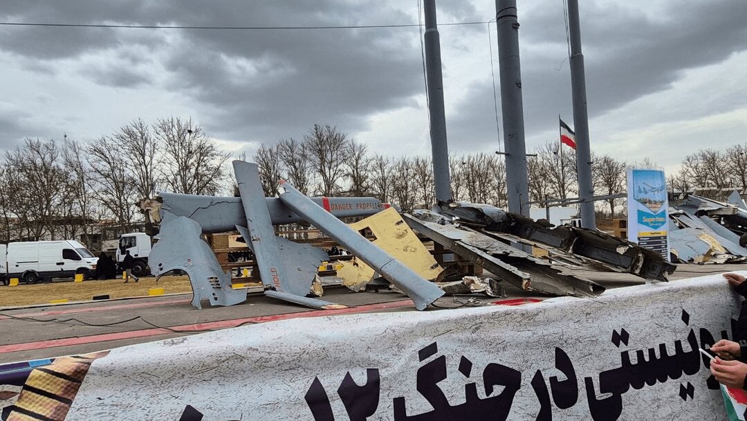 رونمایی از پهپادهای ساقطشده اسرائیلی در راهپیمایی ۲۲ بهمن