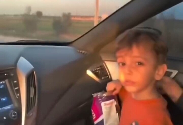 نجات پسربچه جامانده در جاده گنبدکاووس