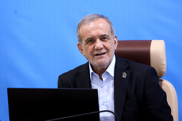 پزشکیان: پس مُرده دیگه! | شوخی رئیس‌جمهور با نماینده ولی‌فقیه در لرستان + ویدئو