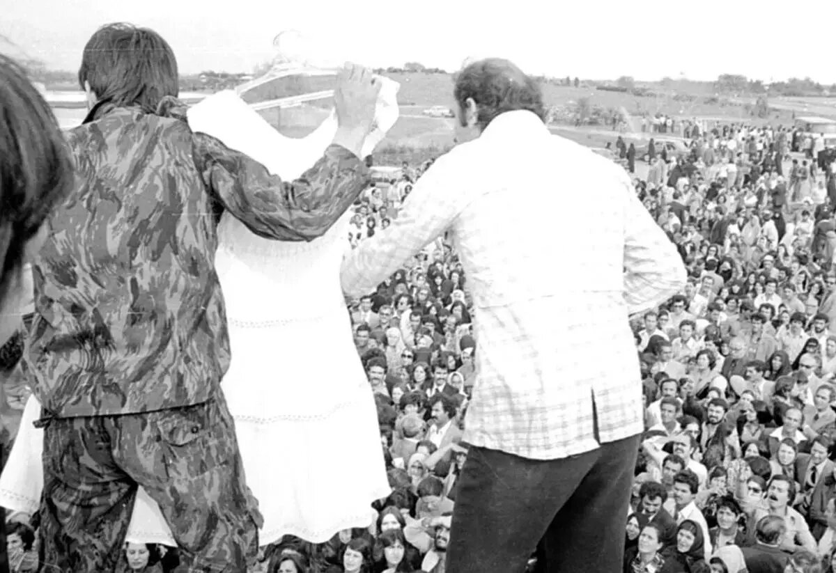 تصاویر حراج عجیب لباسهای شمس پهلوی در کرج