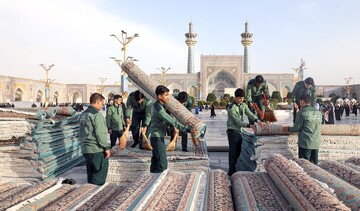 خادمان گمنام خورشید | روایتی از دست‌های پنهان خدمت در حرم رضوی که کمتر زائری از حال و هوای کارشان شنیده است