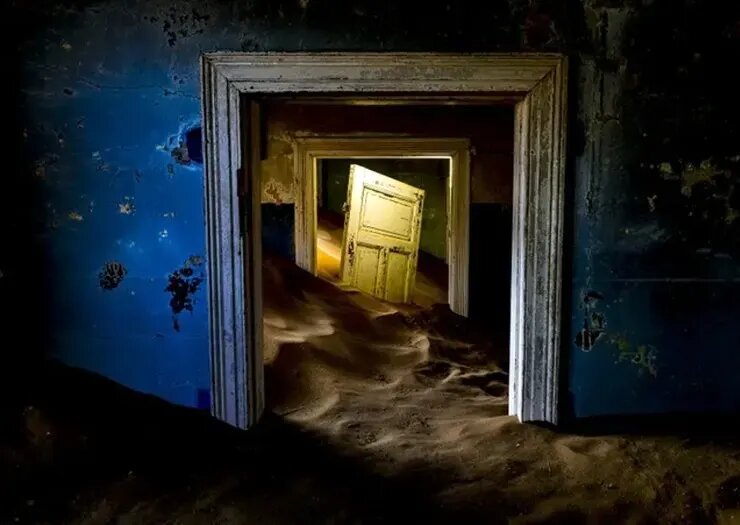 بازدیدکننده شهر ارواح؛ عکسی وهم‌انگیز که پس از ۱۰ سال انتظار گرفته شد | عکس