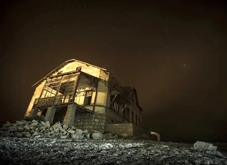 بازدیدکننده شهر ارواح؛ عکسی وهمانگیز که پس از ۱۰ سال انتظار گرفته شد | عکس