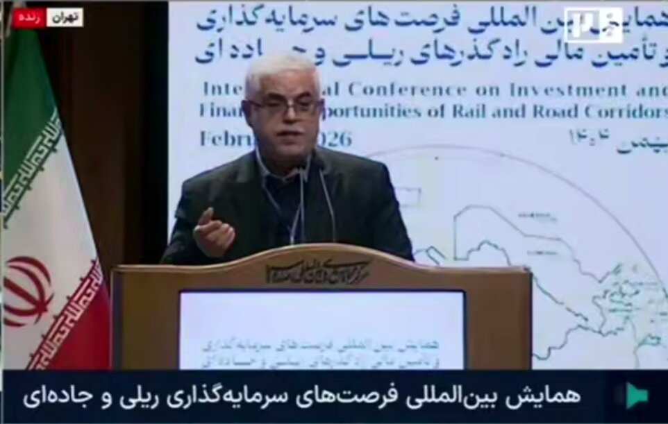 بگذار حرفم را بزنم! + ویدئو | خنده پزشکیان به واکنش معاون وزیر و تمام شدن وقت سخنرانی‌اش