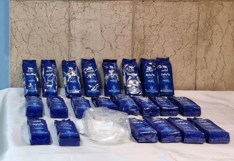 کشف ۱۲ کیلو پودر وانیل آغشته به مخدر شیشه + عکس