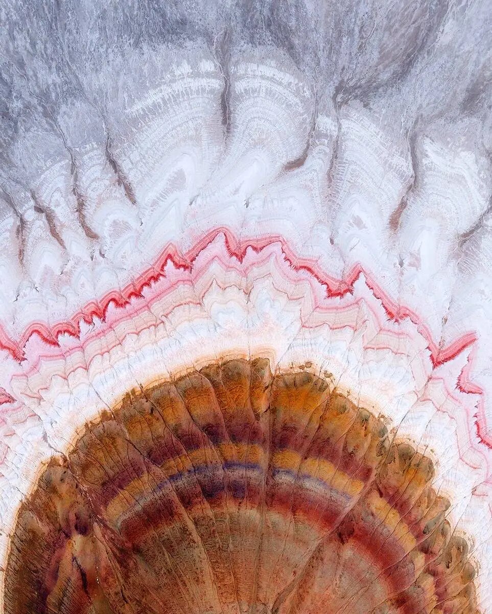 این کوه شبیه کیک غول پیکر است | تصاویر