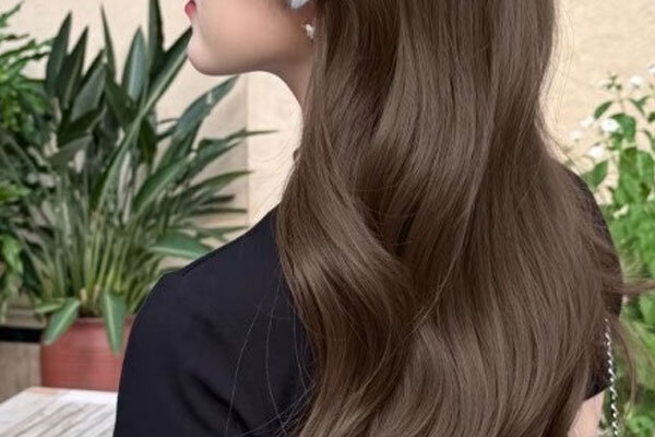 رنگ موی نسکافه ای چه شماره ای است ؟ | فرمول انواع ترکیب رنگ موی نسکافه ای با و بدون دکلره + عکس