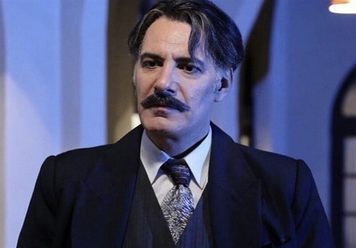 بازیگر ساختمان پزشکان با لباس کارآگاه علوی | ببینید