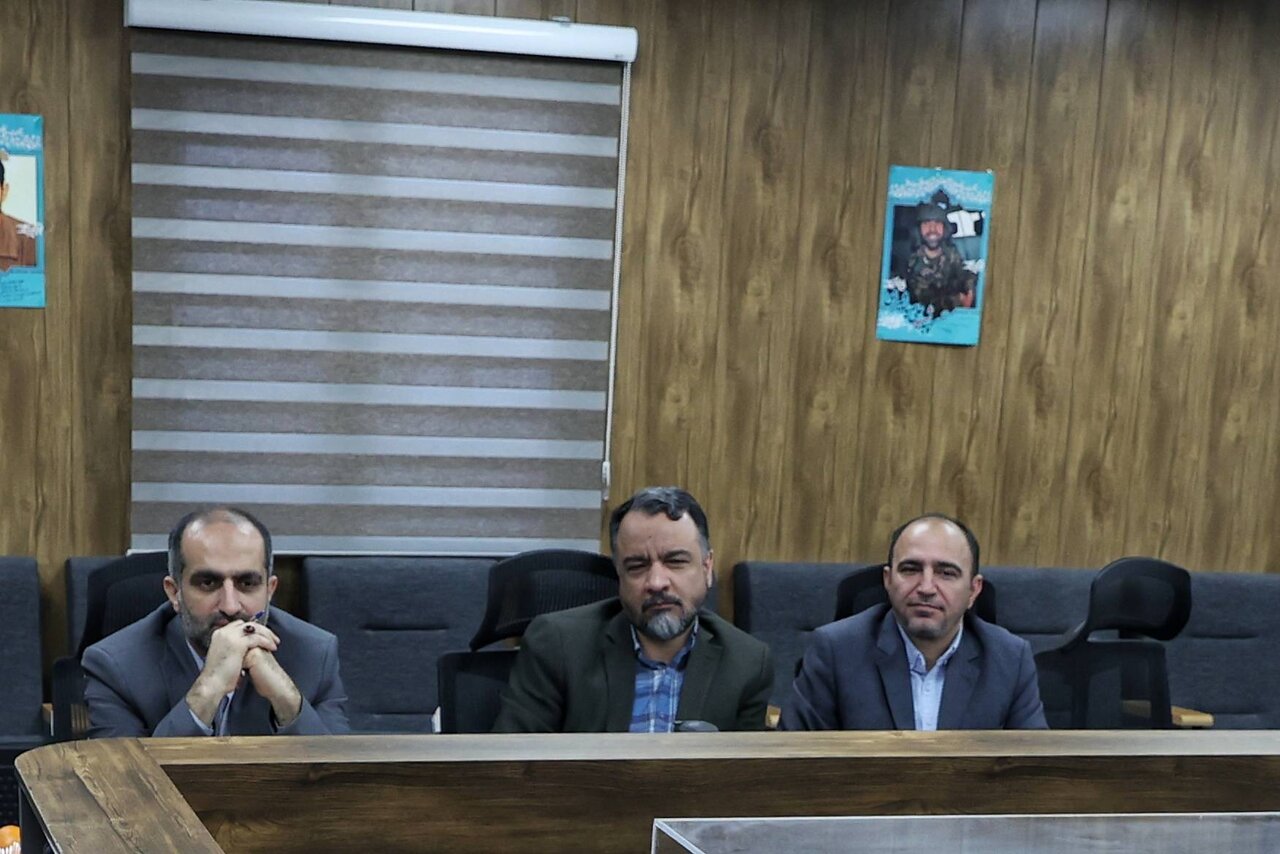 نشست باغراه