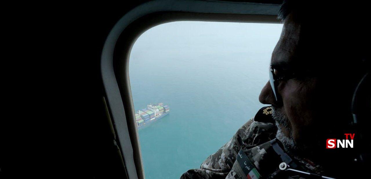 برگزاری رزمایش کنترل هوشمند تنگه هرمز توسط نیروی دریایی سپاه؛ جدیدترین تاکتیک و تسلیحات به نمایش درآمد | تصاویر