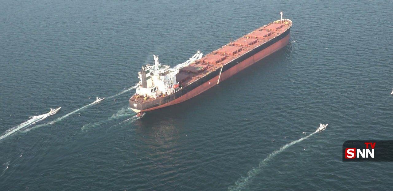 برگزاری رزمایش کنترل هوشمند تنگه هرمز توسط نیروی دریایی سپاه؛ جدیدترین تاکتیک و تسلیحات به نمایش درآمد | تصاویر