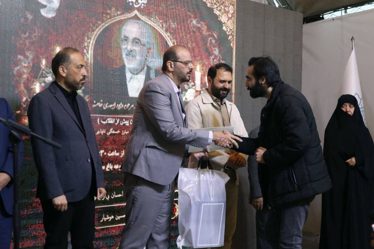 روایت تاریخ انقلاب در اتاق ملاقات باغ موزه قصر