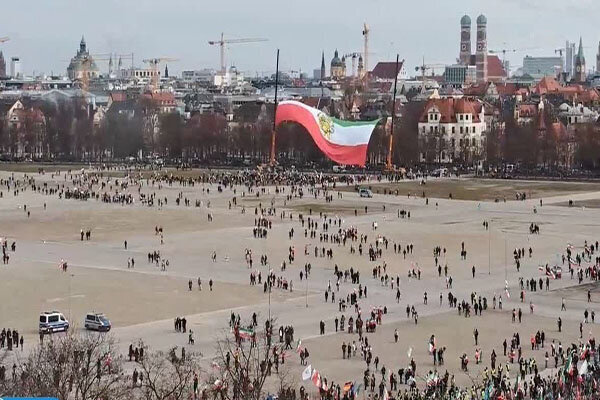 مونیخ؛ شکست، پشت شیشه ضد گلوله! | پروژه «رهبرتراشی» برای رضا پهلوی