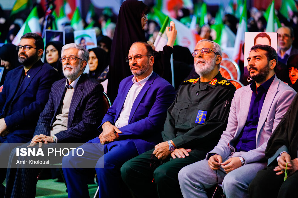 گریه های سردار نجات در مراسم چهلم جانباختگان حوادث دیماه | تصاویر