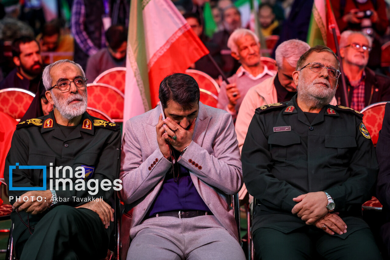 گریه های سردار نجات در مراسم چهلم جان‌باختگان حوادث دی‌ماه | تصاویر