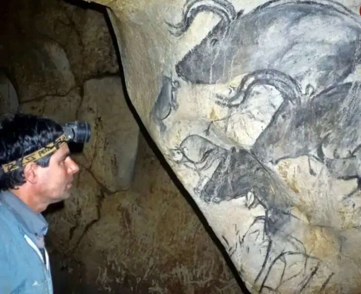 نقاشیهای شگفتانگیز در غاری که ۲۱ هزار سال هیچکس وارد آن نشده بود | عکس