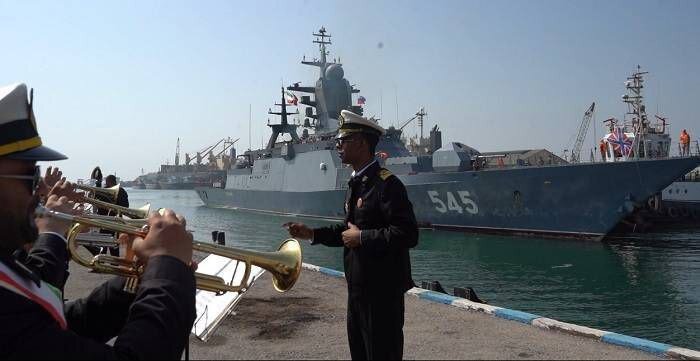 پهلوگیری ناوشکن روسی در منطقه یکم نیروی دریایی | تصاویر