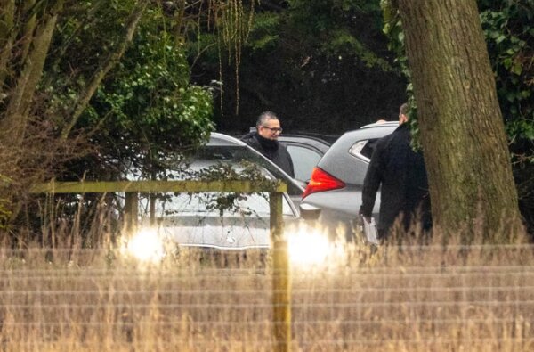 تصاویر لحظه دستگیری شاهزاده توسط پلیس انگلیس | ببینید