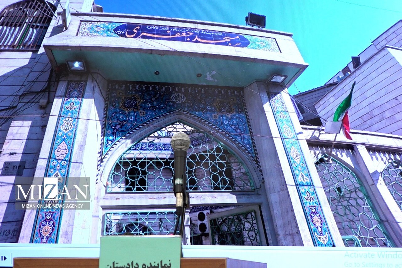 تصاویر ۳ متهم تحریق مسجد در دادگاه ؛ ببینید | پای یک زن در میان است؛ ماجرای بسته مشکوک | توبه می‌کنم...