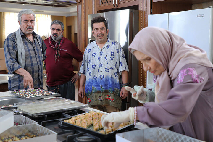 در هیچ شرایطی نمی‌توانستم به این پیشنهاد «نه» بگویم، بقیه هم چشم‌ بسته می‌آیند | ناگفته‌های بازیگر سریال کمدی تلویزیون