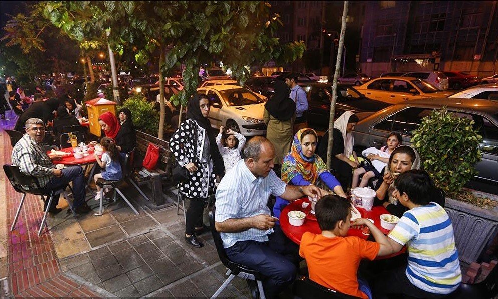 رمضان‌گردی در پایتخت؛ زیارت، سیاحت و افطار کردن