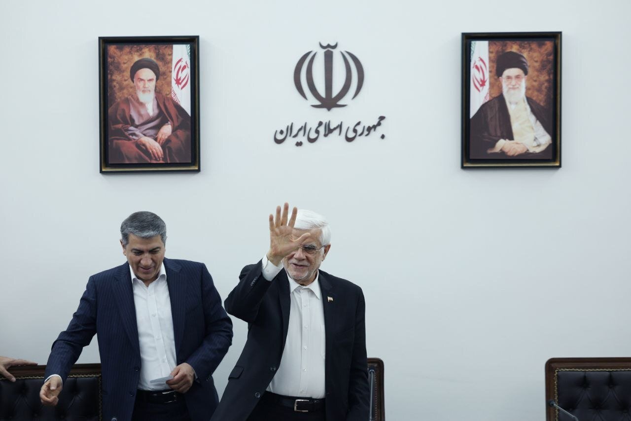 نشست صمیمانه معاون اول رئیس‌جمهور با نمایندگان دانشجویان | تصاویر