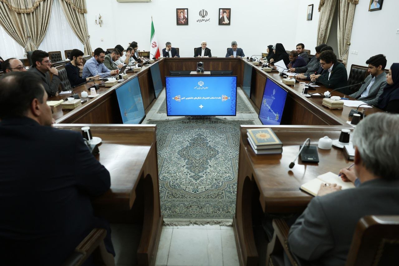 نشست صمیمانه معاون اول رئیس‌جمهور با نمایندگان دانشجویان | تصاویر