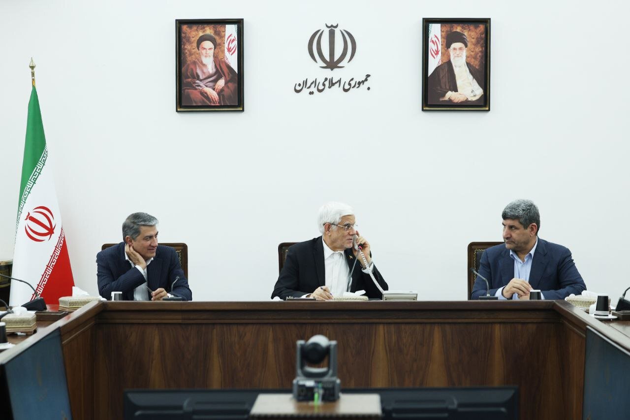 نشست صمیمانه معاون اول رئیس‌جمهور با نمایندگان دانشجویان | تصاویر