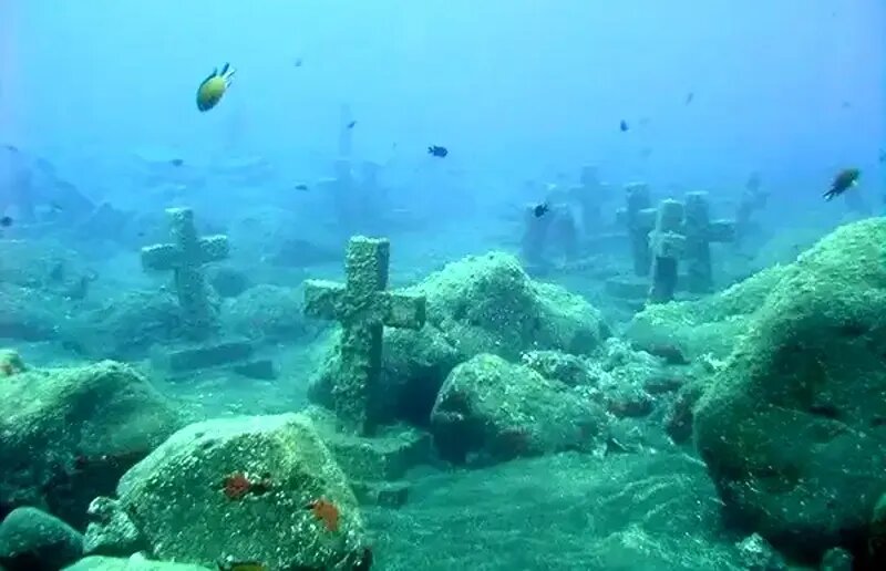 عجیب‌ترین آرامگاه‌های دنیا و داستان پشت آن‌ها | عکس