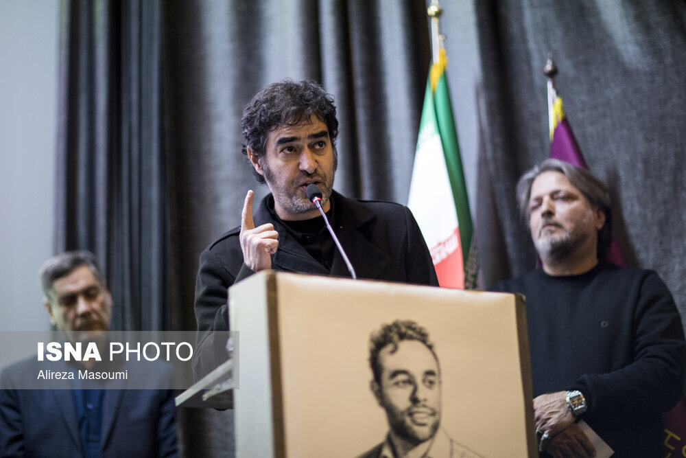 بوسه شهاب حسینی بر دستان پدر جواد گنجی | تصاویر