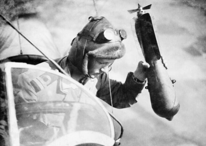 عجیب ترین پرتاب بمب از گوندولا | تصاویر