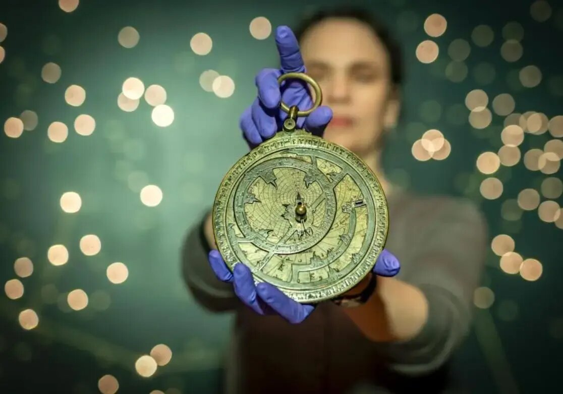 اسطرلاب هزار ساله در مغازۀ دست‌دوم‌فروشی! | عکس