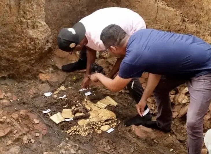 «ارباب فلوت‌ها» پس از ۱۲۰۰ سال زیر خاک پیدا شد! | عکس