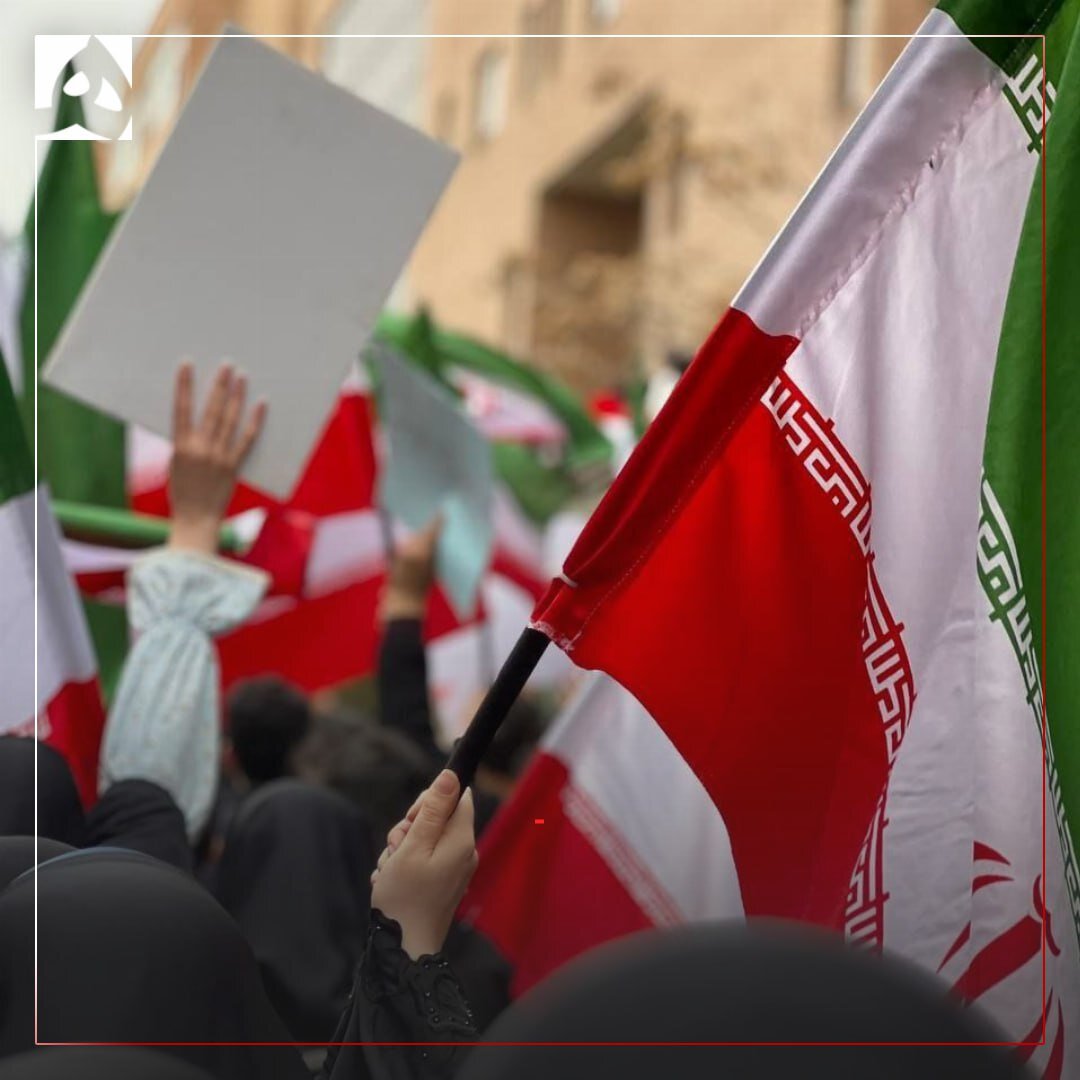 راهپیمایی دانشجویان شهید بهشتی در اعتراض به اهانت به پرچم ایران | تصاویر
