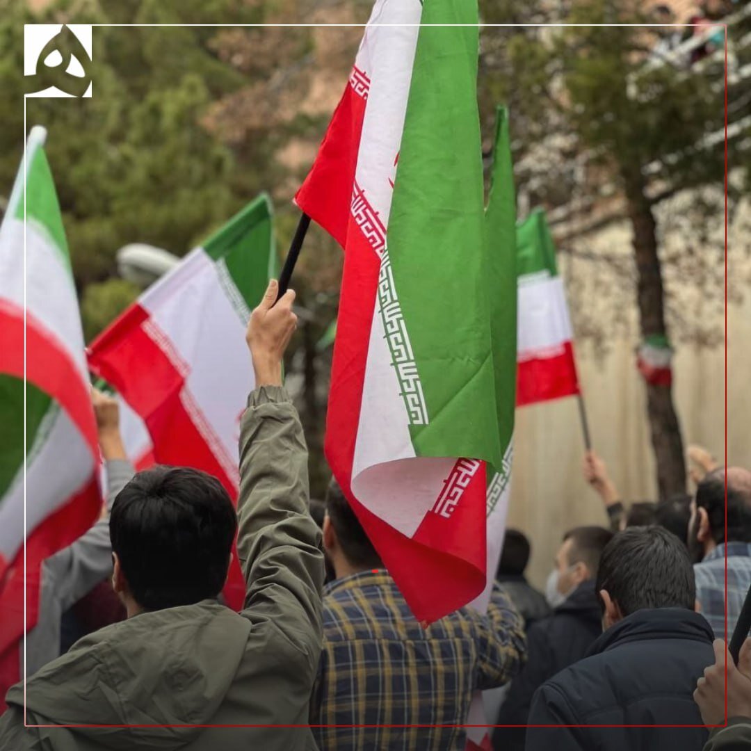راهپیمایی دانشجویان شهید بهشتی در اعتراض به اهانت به پرچم ایران | تصاویر