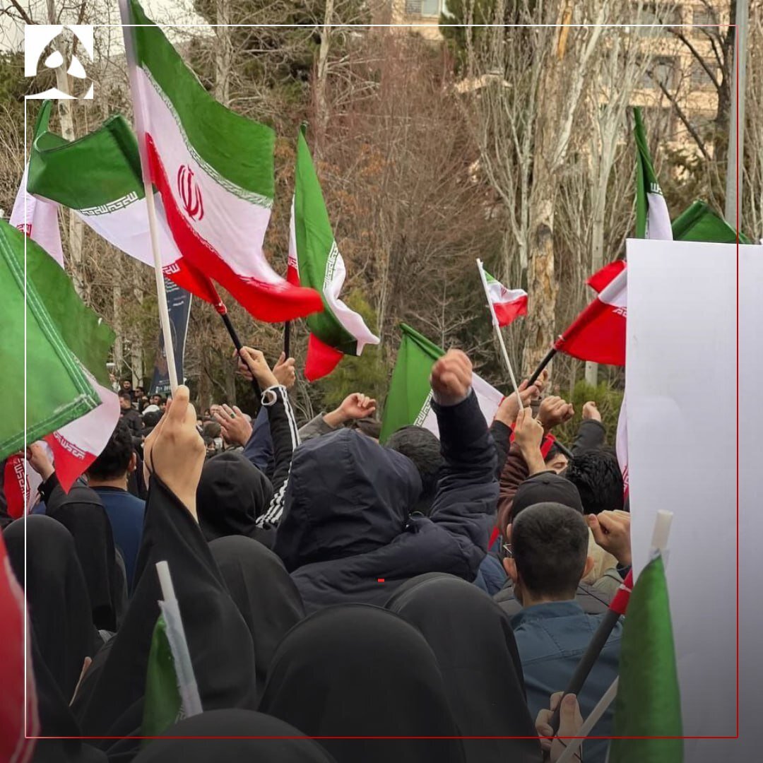 راهپیمایی دانشجویان شهید بهشتی در اعتراض به اهانت به پرچم ایران | تصاویر