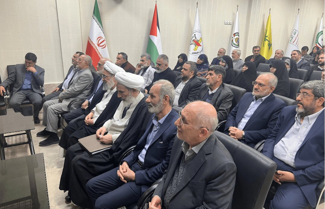 آمریکا حماقت کند با بزرگ‌ترین ضربه تاریخ مواجه می‌شود | از ایران و اسرائیل یکی باید نابود شود و...