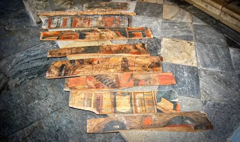 این کفپوش قدیمی زیرزمین یک تختۀ نقاشی ۶۰۰ ساله بود | عکس