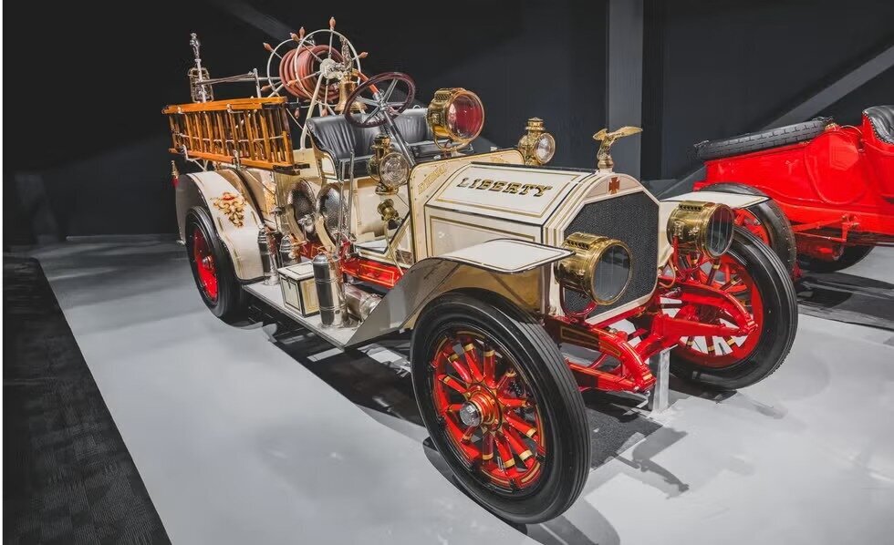 فروش ماشین‌های آتش‌نشانی با قدمت ۱۰۰ ساله + تصاویر