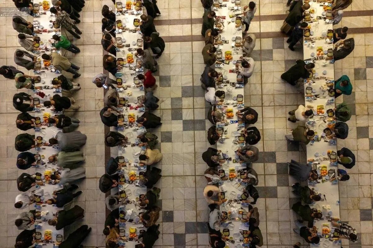 سفرههای افطاری در حرمین شریفین و محلههای تهران