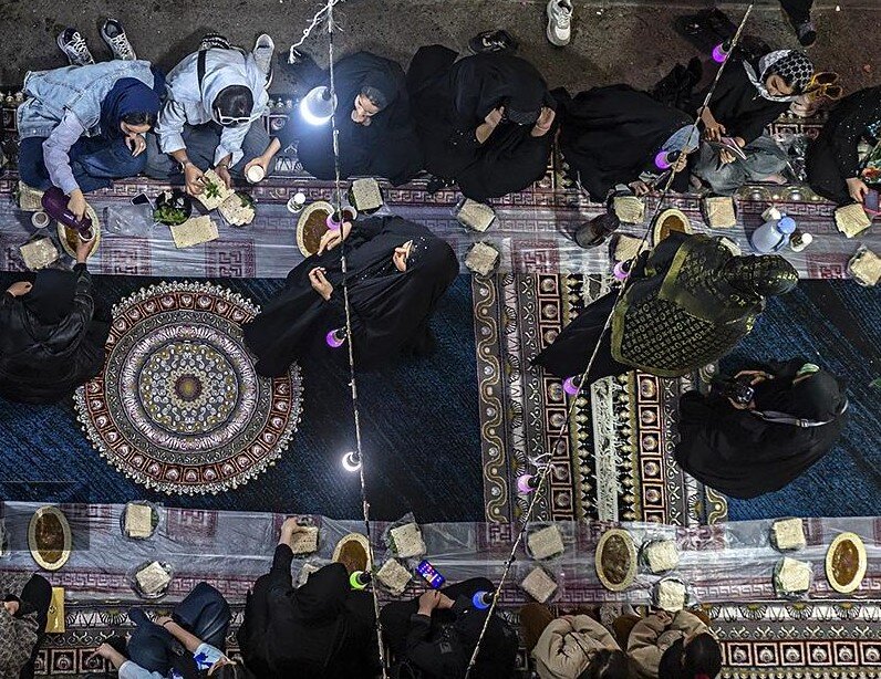 سفرههای افطاری در حرمین شریفین و محلههای تهران