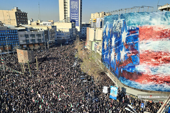 تجمع مردم تهران در عزای شهادت رهبر معظم انقلاب