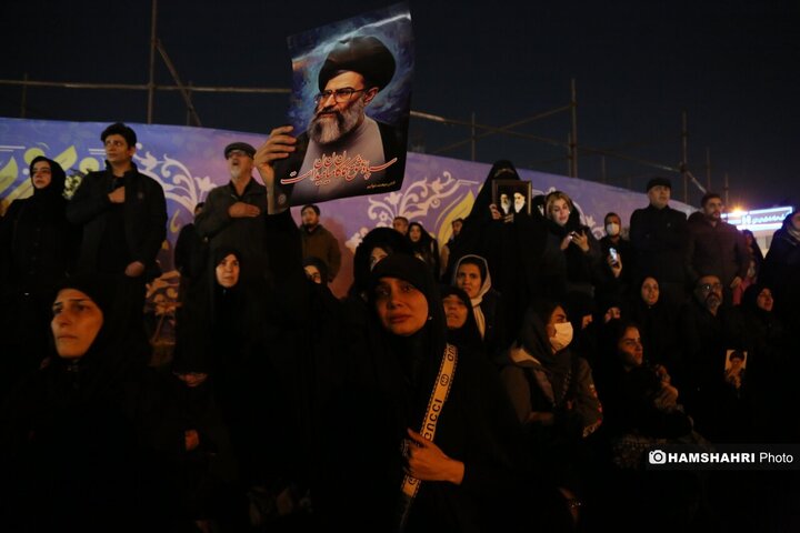 تجمع مردم برای شهادت امام خامنه ای در میدان انقلاب