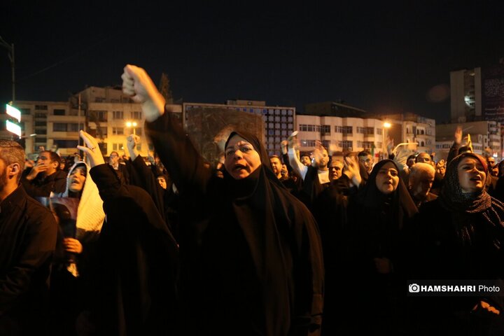 تجمع مردم برای شهادت امام خامنه ای در میدان انقلاب